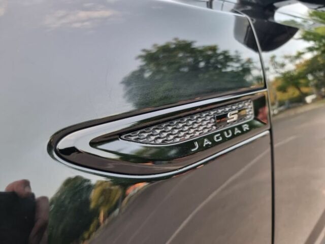 Черный Ягуар Ф-Пейс, объемом двигателя 2 л и пробегом 132 тыс. км за 19999 $, фото 9 на Automoto.ua