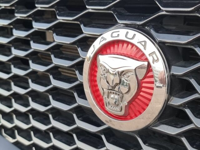 Черный Ягуар Ф-Пейс, объемом двигателя 2 л и пробегом 132 тыс. км за 19999 $, фото 8 на Automoto.ua