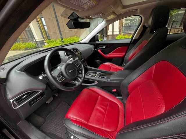 Черный Ягуар Ф-Пейс, объемом двигателя 2 л и пробегом 83 тыс. км за 33500 $, фото 10 на Automoto.ua