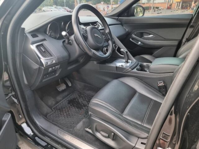 Черный Ягуар Ф-Пейс, объемом двигателя 2 л и пробегом 132 тыс. км за 19999 $, фото 23 на Automoto.ua