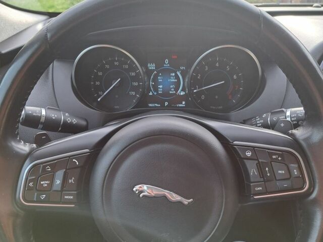 Черный Ягуар Ф-Пейс, объемом двигателя 2 л и пробегом 104 тыс. км за 266000 $, фото 7 на Automoto.ua