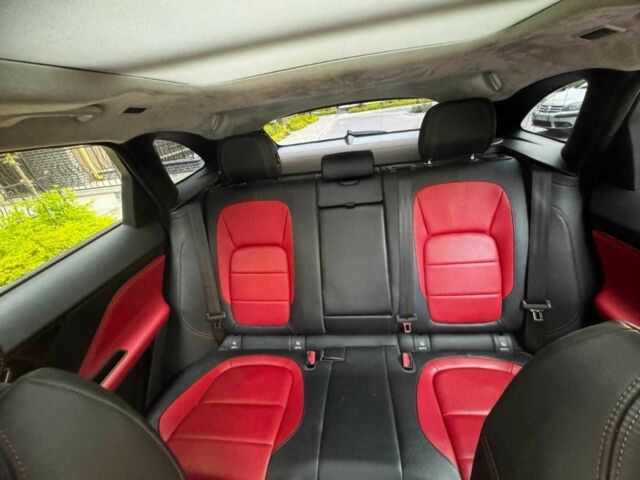 Черный Ягуар Ф-Пейс, объемом двигателя 2 л и пробегом 83 тыс. км за 33500 $, фото 19 на Automoto.ua