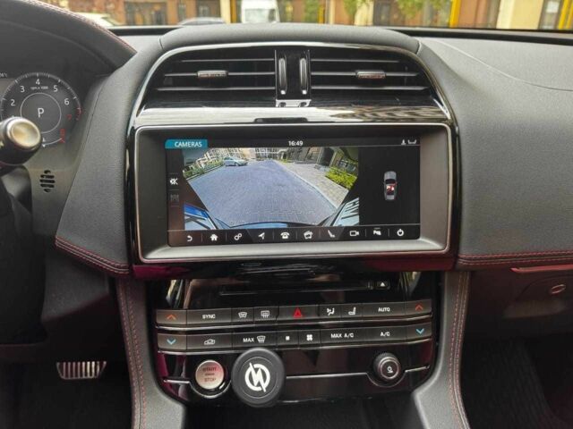 Черный Ягуар Ф-Пейс, объемом двигателя 2 л и пробегом 83 тыс. км за 33500 $, фото 14 на Automoto.ua