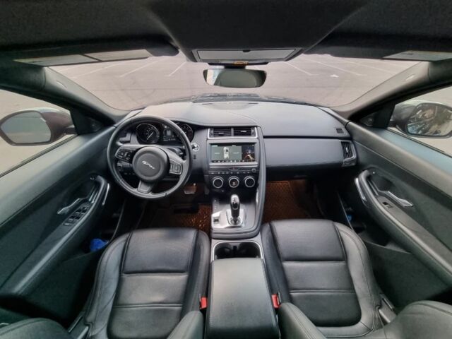 Черный Ягуар Ф-Пейс, объемом двигателя 2 л и пробегом 132 тыс. км за 19999 $, фото 22 на Automoto.ua