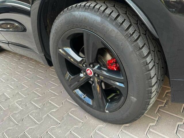 Черный Ягуар Ф-Пейс, объемом двигателя 2 л и пробегом 83 тыс. км за 33500 $, фото 21 на Automoto.ua