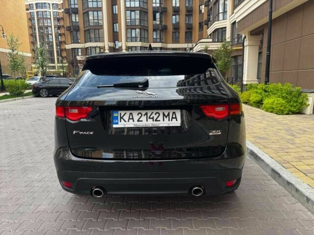 Черный Ягуар Ф-Пейс, объемом двигателя 2 л и пробегом 83 тыс. км за 33500 $, фото 6 на Automoto.ua