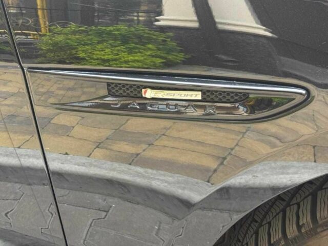 Черный Ягуар Ф-Пейс, объемом двигателя 2 л и пробегом 83 тыс. км за 33500 $, фото 5 на Automoto.ua