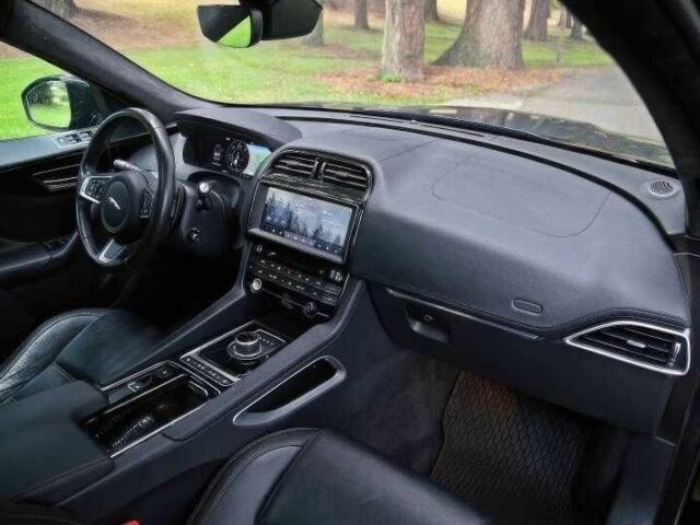 Чорний Ягуар Ф-Пейс, об'ємом двигуна 2 л та пробігом 78 тис. км за 12900 $, фото 12 на Automoto.ua