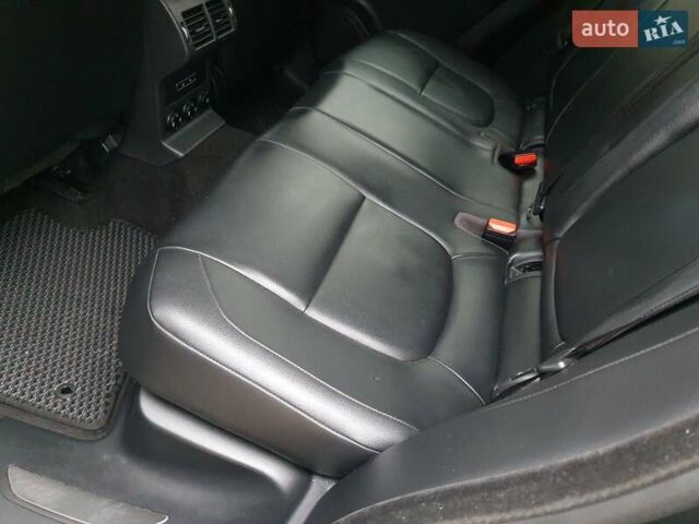 Черный Ягуар Ф-Пейс, объемом двигателя 2 л и пробегом 208 тыс. км за 18500 $, фото 16 на Automoto.ua