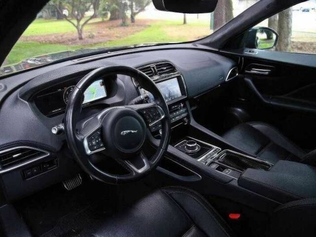 Чорний Ягуар Ф-Пейс, об'ємом двигуна 2 л та пробігом 78 тис. км за 12900 $, фото 8 на Automoto.ua