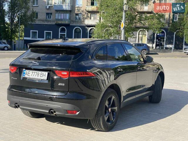Чорний Ягуар Ф-Пейс, об'ємом двигуна 2 л та пробігом 32 тис. км за 39000 $, фото 6 на Automoto.ua
