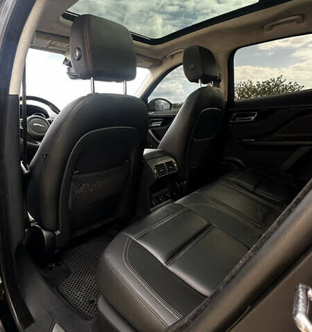 Чорний Ягуар Ф-Пейс, об'ємом двигуна 2 л та пробігом 180 тис. км за 22000 $, фото 11 на Automoto.ua