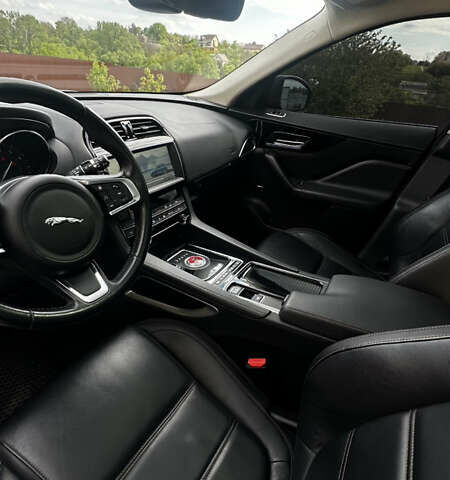 Чорний Ягуар Ф-Пейс, об'ємом двигуна 2 л та пробігом 180 тис. км за 22000 $, фото 8 на Automoto.ua