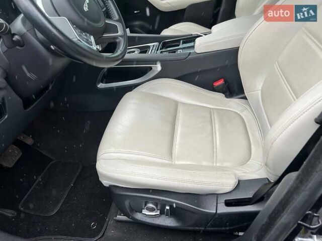 Чорний Ягуар Ф-Пейс, об'ємом двигуна 2 л та пробігом 130 тис. км за 27000 $, фото 9 на Automoto.ua