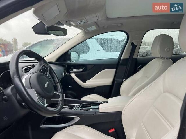 Чорний Ягуар Ф-Пейс, об'ємом двигуна 2 л та пробігом 130 тис. км за 27000 $, фото 8 на Automoto.ua