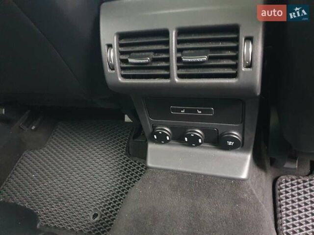 Черный Ягуар Ф-Пейс, объемом двигателя 2 л и пробегом 208 тыс. км за 18500 $, фото 24 на Automoto.ua