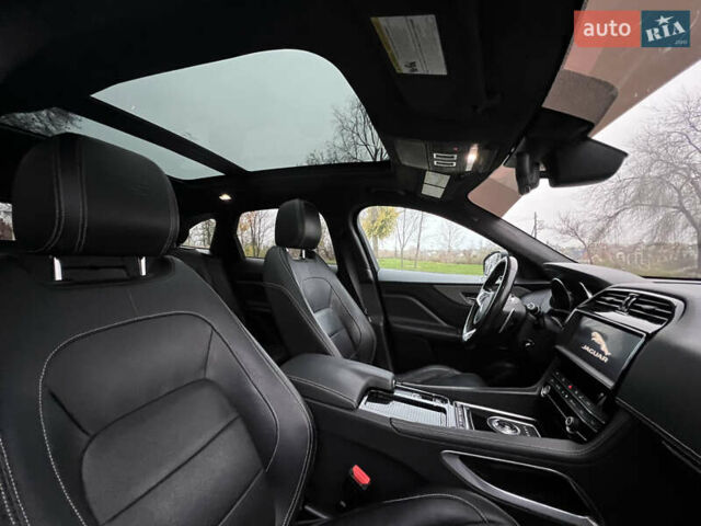 Чорний Ягуар Ф-Пейс, об'ємом двигуна 3 л та пробігом 98 тис. км за 28500 $, фото 24 на Automoto.ua