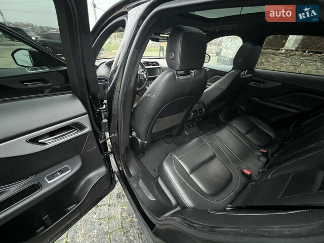 Чорний Ягуар Ф-Пейс, об'ємом двигуна 3 л та пробігом 98 тис. км за 28500 $, фото 18 на Automoto.ua