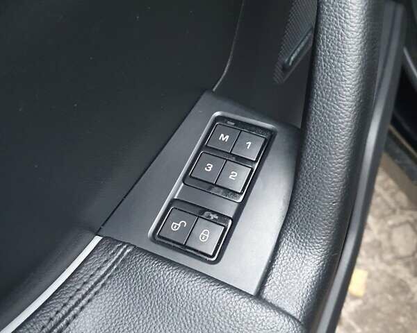 Черный Ягуар Ф-Пейс, объемом двигателя 2 л и пробегом 208 тыс. км за 18500 $, фото 9 на Automoto.ua