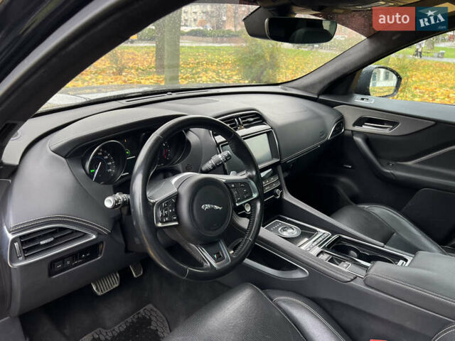 Чорний Ягуар Ф-Пейс, об'ємом двигуна 3 л та пробігом 98 тис. км за 33000 $, фото 7 на Automoto.ua