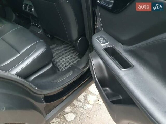 Черный Ягуар Ф-Пейс, объемом двигателя 2 л и пробегом 208 тыс. км за 18500 $, фото 4 на Automoto.ua