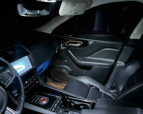 Чорний Ягуар Ф-Пейс, об'ємом двигуна 2 л та пробігом 180 тис. км за 22000 $, фото 15 на Automoto.ua