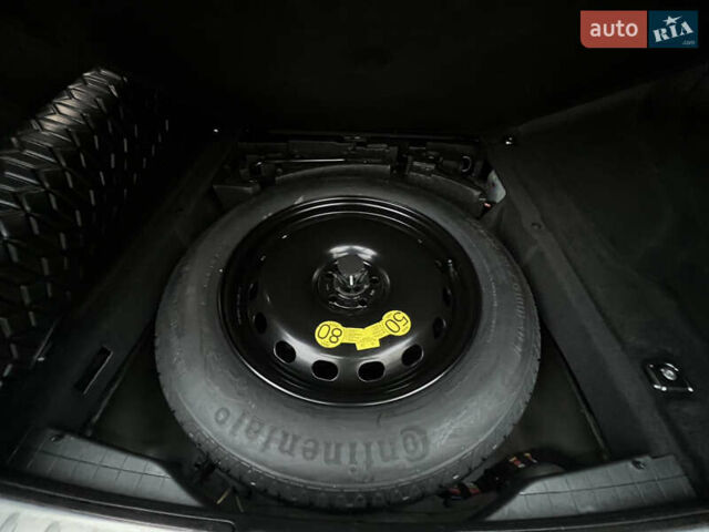 Чорний Ягуар Ф-Пейс, об'ємом двигуна 3 л та пробігом 98 тис. км за 28500 $, фото 12 на Automoto.ua