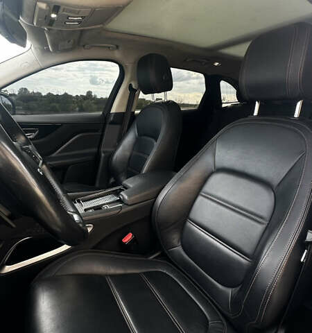 Чорний Ягуар Ф-Пейс, об'ємом двигуна 2 л та пробігом 180 тис. км за 22000 $, фото 12 на Automoto.ua