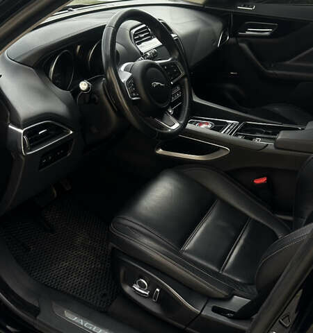 Чорний Ягуар Ф-Пейс, об'ємом двигуна 2 л та пробігом 180 тис. км за 22000 $, фото 7 на Automoto.ua