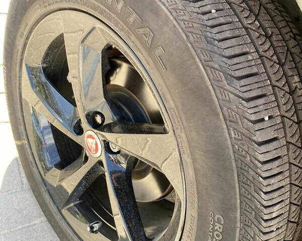 Чорний Ягуар Ф-Пейс, об'ємом двигуна 2 л та пробігом 32 тис. км за 39000 $, фото 18 на Automoto.ua