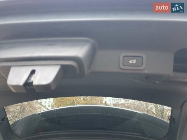 Черный Ягуар Ф-Пейс, объемом двигателя 2 л и пробегом 208 тыс. км за 18500 $, фото 11 на Automoto.ua