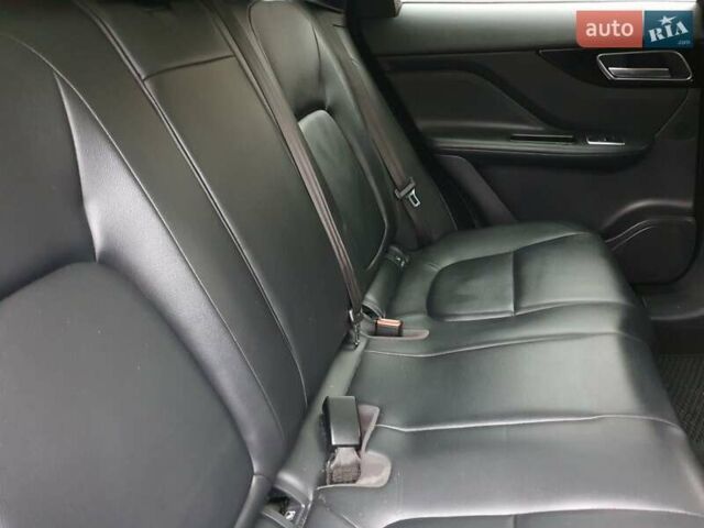 Черный Ягуар Ф-Пейс, объемом двигателя 2 л и пробегом 208 тыс. км за 18500 $, фото 14 на Automoto.ua