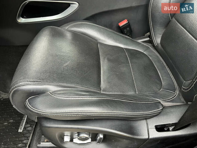 Чорний Ягуар Ф-Пейс, об'ємом двигуна 3 л та пробігом 98 тис. км за 33000 $, фото 12 на Automoto.ua