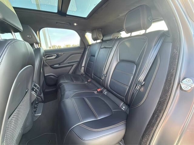 Чорний Ягуар Ф-Пейс, об'ємом двигуна 2 л та пробігом 36 тис. км за 11500 $, фото 14 на Automoto.ua