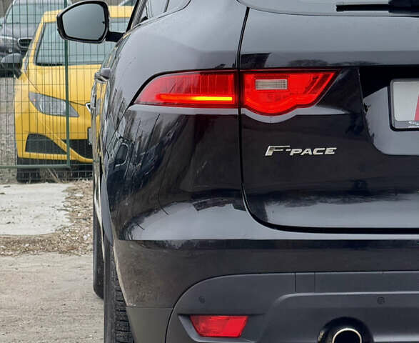 Черный Ягуар Ф-Пейс, объемом двигателя 2 л и пробегом 148 тыс. км за 24800 $, фото 75 на Automoto.ua