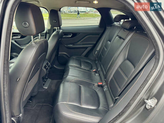 Черный Ягуар Ф-Пейс, объемом двигателя 2 л и пробегом 148 тыс. км за 24800 $, фото 35 на Automoto.ua