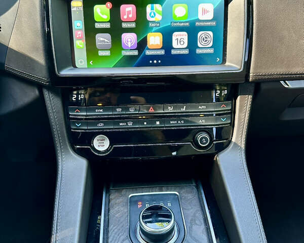 Чорний Ягуар Ф-Пейс, об'ємом двигуна 2 л та пробігом 90 тис. км за 29500 $, фото 36 на Automoto.ua