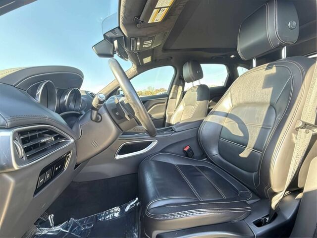 Чорний Ягуар Ф-Пейс, об'ємом двигуна 2 л та пробігом 36 тис. км за 11500 $, фото 8 на Automoto.ua