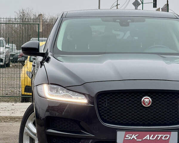 Черный Ягуар Ф-Пейс, объемом двигателя 2 л и пробегом 148 тыс. км за 24800 $, фото 61 на Automoto.ua