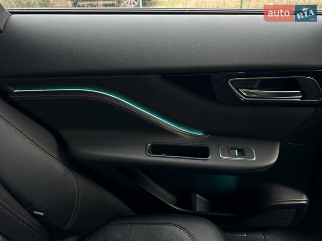 Черный Ягуар Ф-Пейс, объемом двигателя 2 л и пробегом 148 тыс. км за 24800 $, фото 47 на Automoto.ua