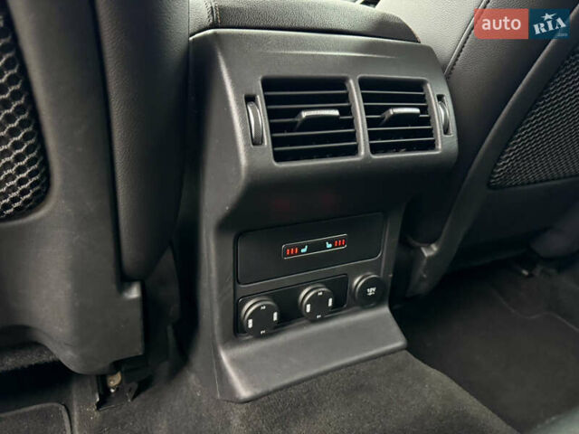 Черный Ягуар Ф-Пейс, объемом двигателя 2 л и пробегом 148 тыс. км за 24800 $, фото 10 на Automoto.ua