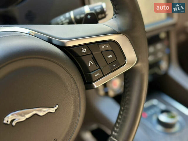 Чорний Ягуар Ф-Пейс, об'ємом двигуна 2 л та пробігом 90 тис. км за 29500 $, фото 17 на Automoto.ua