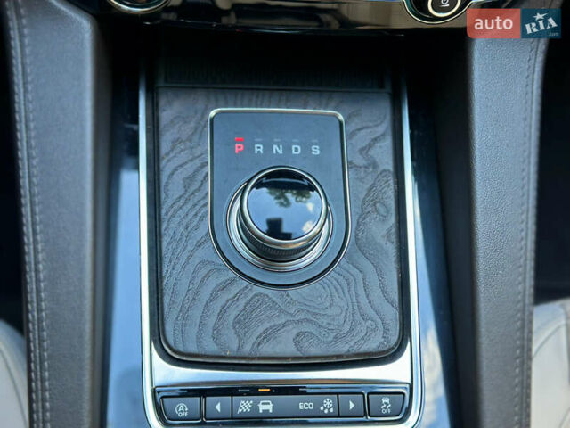 Чорний Ягуар Ф-Пейс, об'ємом двигуна 2 л та пробігом 90 тис. км за 29500 $, фото 42 на Automoto.ua