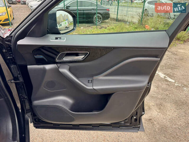 Черный Ягуар Ф-Пейс, объемом двигателя 2 л и пробегом 148 тыс. км за 24800 $, фото 45 на Automoto.ua