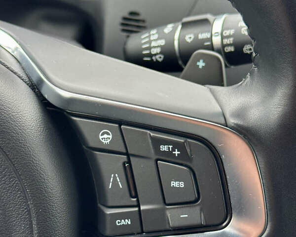 Черный Ягуар Ф-Пейс, объемом двигателя 2 л и пробегом 148 тыс. км за 24800 $, фото 20 на Automoto.ua