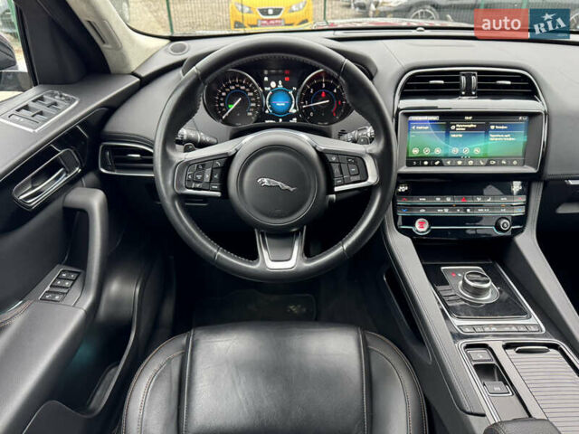 Черный Ягуар Ф-Пейс, объемом двигателя 2 л и пробегом 148 тыс. км за 24800 $, фото 13 на Automoto.ua