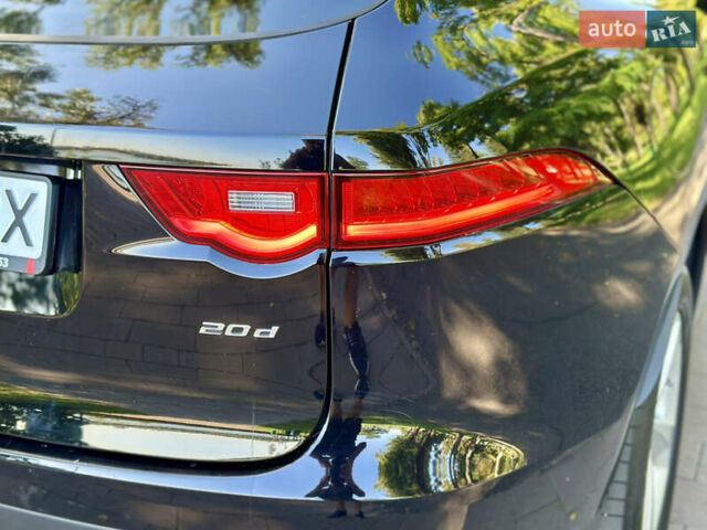 Чорний Ягуар Ф-Пейс, об'ємом двигуна 2 л та пробігом 90 тис. км за 29500 $, фото 8 на Automoto.ua