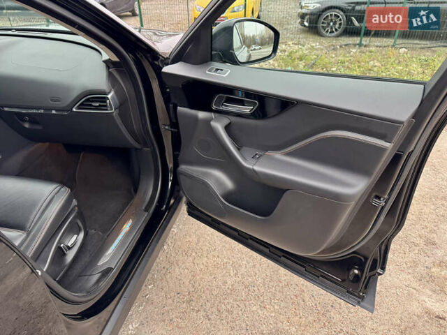 Черный Ягуар Ф-Пейс, объемом двигателя 2 л и пробегом 148 тыс. км за 24800 $, фото 44 на Automoto.ua