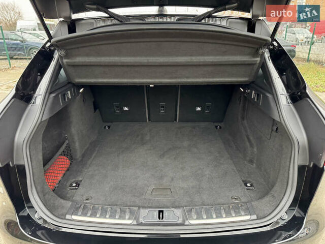 Черный Ягуар Ф-Пейс, объемом двигателя 2 л и пробегом 148 тыс. км за 24800 $, фото 27 на Automoto.ua