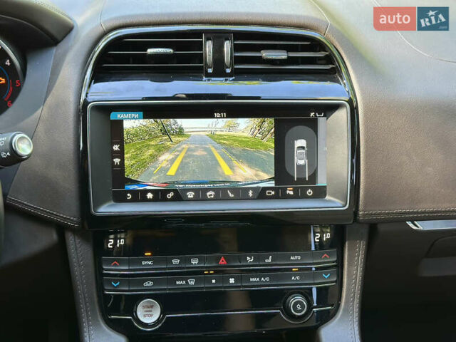 Чорний Ягуар Ф-Пейс, об'ємом двигуна 2 л та пробігом 90 тис. км за 29500 $, фото 35 на Automoto.ua